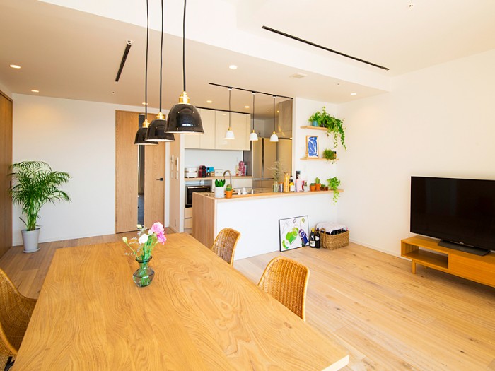 シャビーシックでフレンチカフェ風に―材料が魅力のLDK シャビーシックでフレンチカフェ風に―材料が魅力のLDK